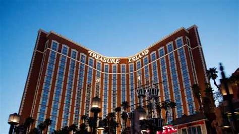 Las Vegas slot machine malfunctions, doesn't pay out.